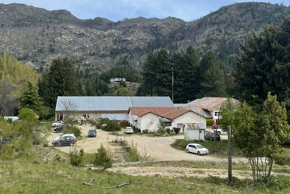 Una foto de la escuela desde afuera